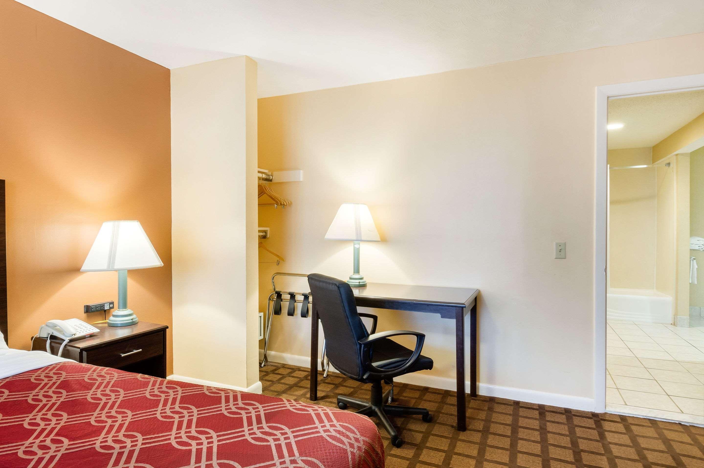 Econo Lodge Boston-Малден Экстерьер фото