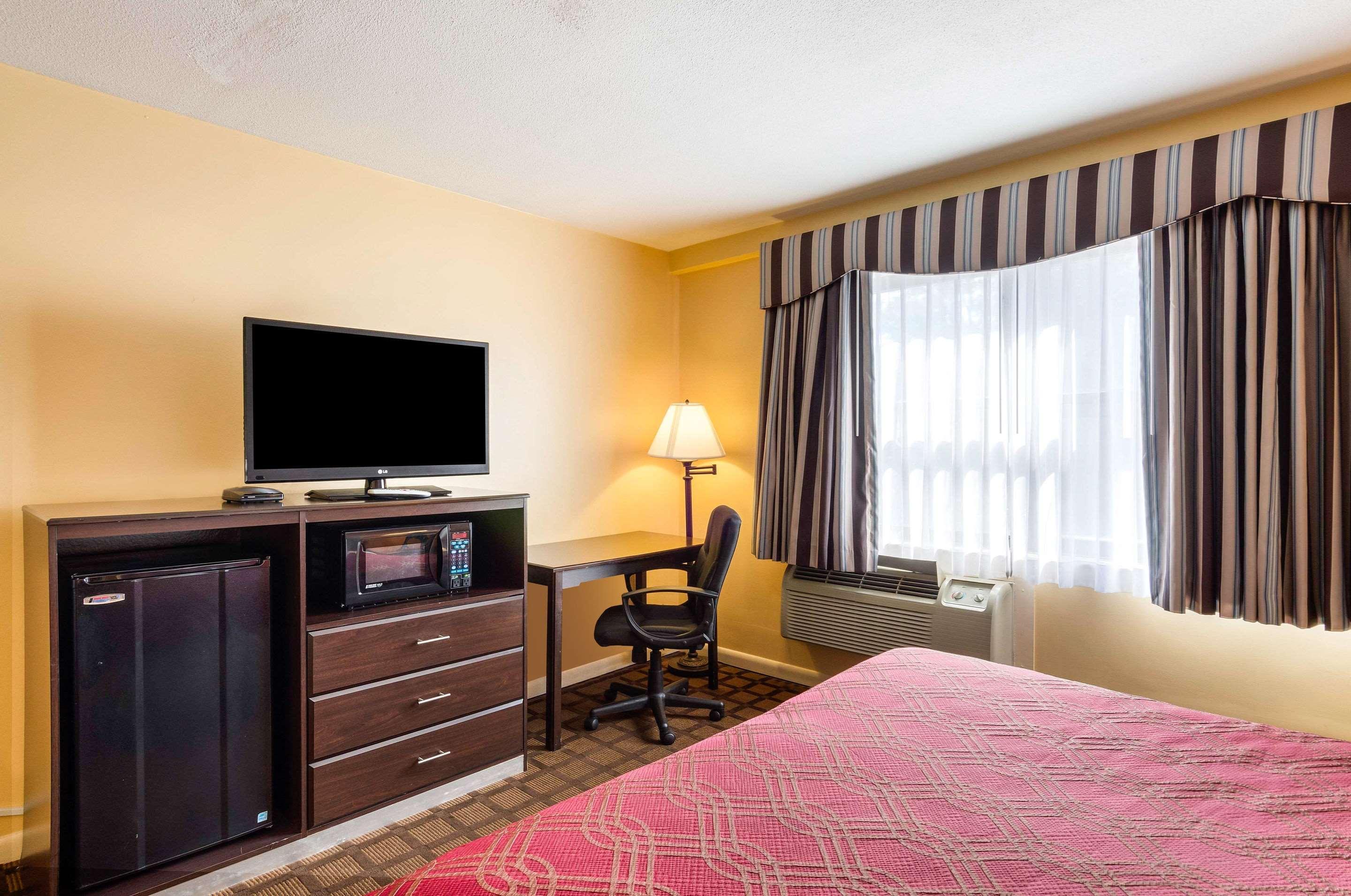 Econo Lodge Boston-Малден Экстерьер фото